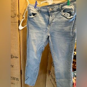 Light wash Old Navy skinny jeans